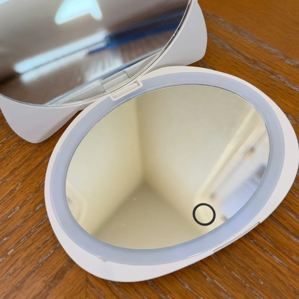 Impressions Vanity Hello Kitty Wireless Light Up Compact Mirror